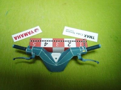 Collées et assemblées