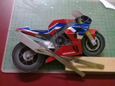 moto 04 2.jpg