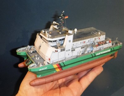 DSCF0667.JPG (246.7 Kio) Vu 4055 fois Une poignée de vaisseaux construits à partir de 1490 pièces, je suis content du résultat.<br /><br />Je tiens à remercier tout le monde pour les nombreux likes et pour le grand intérêt porté à mon rapport de chantier, c'est très motivant !<br /><br />Cordialement<br />Kurt