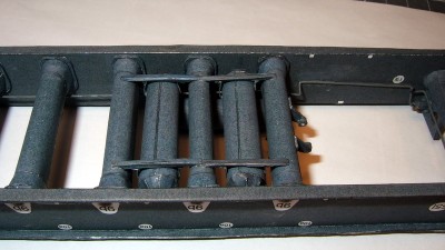Kfz 9 Famo=066.JPG (134.49 Kio) Vu 4421 fois les mêmes vue de dessous avec leurs supports fixés sur les trois premiers ponts
