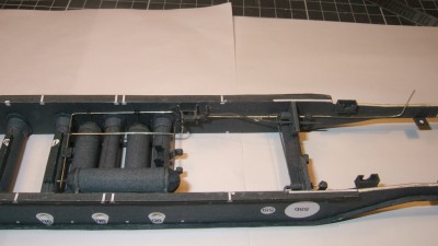 Kfz 9 Famo=067.JPG (144.25 Kio) Vu 4419 fois la partie coudée, en avant du chassis, est en attente de raccordement sur le compresseur situé sur la partie gauche du moteur.