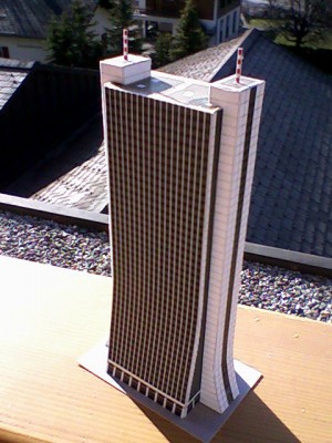Et le plus beau, le Sompo Building.
